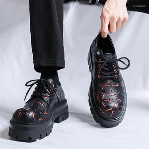Scarpe casual Design originale 2024 Street Style Altezza in pelle aumentando per gli adolescenti vulcanici da maschera per uomini vestiti nero