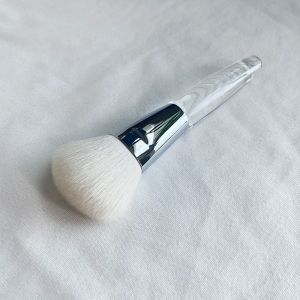 キットTrishme Makeup Brush 70 Blonzer Blush Round Powder Cosmetics Brush Ultrafine Soft Natural Bristlesビューティーブレンダースイープツール