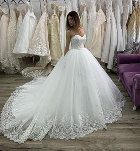 Abiti da sposa in pizzo da ballo senza spalline vintage con appliques con papillonali da sposa da sposa in tulle