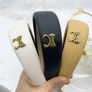 Hot Fashion Designer Opaski do włosów Women Girl Triangle Band Head Band 18K Złota Metal Marka Letter Elastyczna opaska Sport Fitness Włosy Hairs Akcesoria