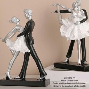 Estatuetas decorativas dançando esculturas de casal esculturas românticas de amor apaixonado e casamento de aniversário da figura abstrata de balé