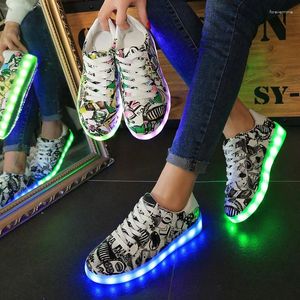 Casual Shoes Zapatillas USB Laddning Par Autumn Men Colorful Glow LED -lampor Kvinnor Board Sports Shoe