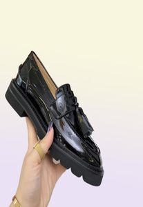 Лоферы Толстая резиновая подошва обувь коренастые бляшки логотипа Loafer Женские дизайнеры кожа роскоши Италия увеличивает высоту леди -кроссовки SH9037883