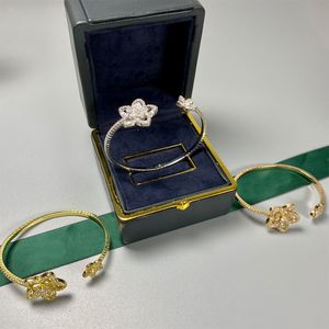 Varumärke Kvinnors armband Designer Armband Fashion Fjäril Diamant Armband Högkvalitativt rostfritt stålarmband Lyxsmycken