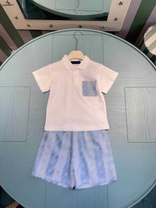 Popüler erkekler kısa kollu set çocuk tasarımcısı kıyafetler bebek izleme boyutu 90-150 cm polo gömlek ve gradyan mavi tasarım şort