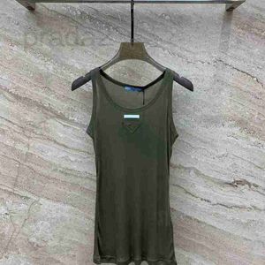 Tanques femininos Designer Camis Designer no início da primavera Novo tanque de estilista ocidental da moda Tampa de tampo de comprimento médio de comprimento clássico Triângulo invertido Slim Fit Top Rwww