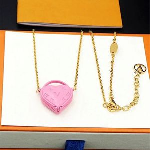 Med Box Gold Classic Elegant Necklace Pink Bag Heart Love Pendant Halsband 50+5cm Charm för kvinnor Party Wedding Smycken bleknar aldrig