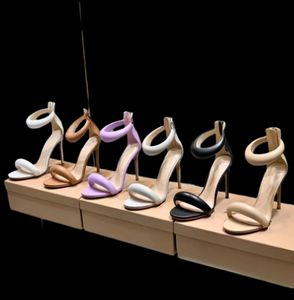 Gianvito Rossi Sandals10.5cm Stiletto Obcasy Ubranie Obcina dla kobiet Summer Xury Designer Black Foot Pasek Obcina tylna SSS8415744