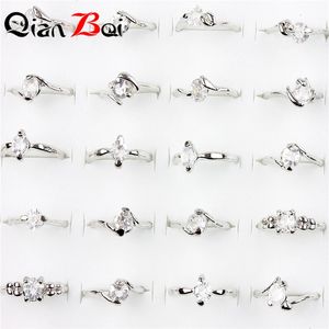 Qianbei Toptan Lots İş 500pcs Beyaz Kristal Rhinestone Kadın Yüzük Nişan Düğün Partisi Hediye Moda Takı 240403