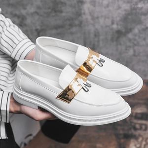 Sapatos casuais patentear couro de couro branco pestel homens elegantes partido italiano para casamento de marca formal