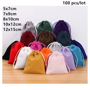 Geschenkverpackung 100 PCs/Los Velvet Draw String Hochzeitstaschen Stoffpaket Verschiedene Farben Samll Größe Schmuckbeutel für Weihnachtsfeier