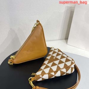 7A حقيبة مثلث حقيبة يد مزدوجة جديدة Crossbody حقائب اليد النساء القابض أكياس قابلة للتعديل مقبض جلدي مقبض أزياء السوستة محفظة الجهاز الذهبي