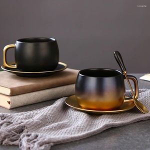 Cups Saucers Moderne elegante Porzellankaffeetasse mit Untertasse und Löffel hochwertiger schwarzes Gold -Tee -Set Home Party -Büro -Geschirr