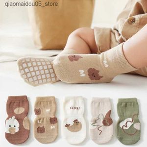 Meias para crianças Novo Autumn e Winter Cavai Baby Socks Baby Anti -Slip Floor Meias Cartoon Urso Duck Algodão Recém -nascido e Acessórios para Crianças Q240413