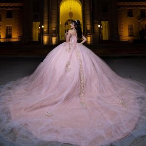 Sparkly Pink Quinceanera Dresses XV Ball Gown Rose Lace Applique Pärlor Tull Princess Sweet 16 Dress Birthday Party Vestido de 15