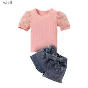 Set di abbigliamento set di abbigliamento da 2 pezzi punti estate con outfit estivo maglietta a maniche corte pantaloncini in denim con cintura per bambini 1-6 anni C240413