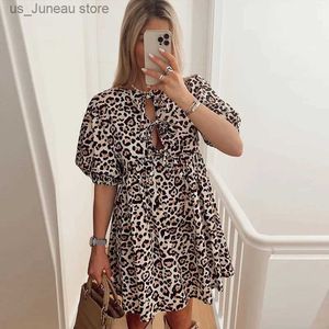 Grundläggande casual klänningar Leopard tryck snörning klänning kvinnor mode halv slve o nack a-line kvinnliga miniklänningar 2024 Summer Hallow Out Loose Robe 1 T240415