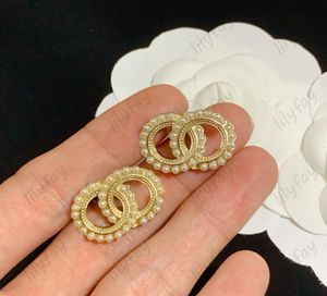 Luksusowe diamentowe kolczyki projektant biżuterii moda złota litery Pearl Studs urocze kobiety miłosne kolczyki męskie prezenty 925 srebrne z 5070508