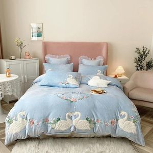 Bedding Sets Super Warm Crystal Velvet White Swan Flowers Embroidery Set Soft Fleece Duvet Cover Bed Sheet Pillowcases Home Textiles