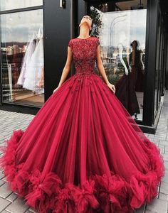 2018 Burgundy Ball Gown Quinceanera Dresses Ruffle Tulle Puffy Long Pageant Dresses Cap Sleeves Appliqued Sequined Prom Evening Pa1421365