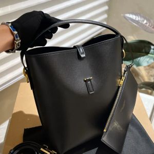 Cowhide Leather Hook Stängning Bucket Bag Luxury Brand Designer Women Hobo Shoulder Bags Lady Justerbar Cross Body Strap Top Handle Tote Shopping Handväska