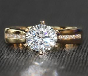 Transgems 2 karatlaboratorium odlat Moissanite Diamond Solitaire Wedding Ring Moissanite accenter Solid 14k Yellow Gold Band för kvinnor Y1908350182