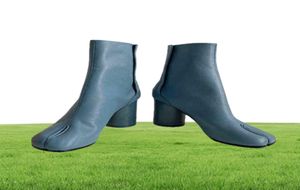 Ботинок с расщеплением пальцев лодыжки Ninja Tabi Boots Кожаные женщины MM6 крюк и замыкание петли круглое каблуки 8 см 3 см. Обувь на каблуках Женщина 2203109646342