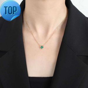 New van clover necklace designer four leaf chain Lucky Four Leaf Grass Titanium Steel Miniature Design Colorless High Beauty Collar Chain Mini Female