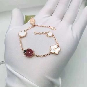 Designer van V Gold Thick Plated 18k Rose Seven Star Ladybug Armband för kvinnor med två sidor som bär som en liten presentflickvän