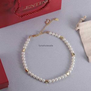Hualun Tianjia Brass Pearl Necklace fashionabla och avancerade unika designtröja för kvinnor