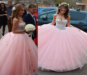 2021 NOWOŚĆ BUSH PINK Blask Sukienki Quinceanera Bez pleców Kryształy Słodki 16 sukienek Sweetheart Ball Stun Tiulle Pageant 3544241