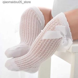 Barnstrumpor 0-24m Baby Girl Socks Toddler Big Bow Cotton Summer Mesh Baby Kne Socks Nyfödda Long Princess Girl Socks Q240413