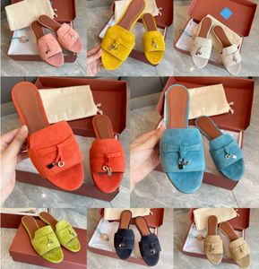 Loro P Ladies tofflor Womens Summer Charms Walk Sandals Beach Slide Suede Leather Flip Flops Loafers Solid Color With Lock Bata