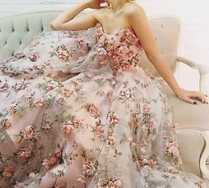 2017 Fairy Ball Gown Evening Dresses With Sweetheart Neck Sleeveless golvlängd Handgjorda blommor Tryckt Vine Mönster Organza PR9090334