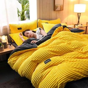 Yatak Setleri 4pcs Sade Renkli Pazen Sıcak Set Velvet Nevresim Kapak Yatak Tabağı Yastık