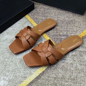 Donne Designer Tribute Designer Sandals Sl Piccella Piatto Place Slide Slide Teli Muli di lusso in rilievo marrone Slider da donna Sliders Summer Beach Sandal