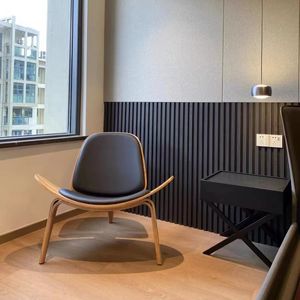 Hans Wegner Style Three-Legged Shell Chair Ash Plywood Black Real Leather Living Room Furniture Modern Shell Chair Replica