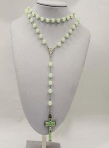Collane a ciondolo brillano in perle di rosario di plastica scura perle luminose della collana notturna cattolicesimo di gioielleria religiosa regalo Xin9502432