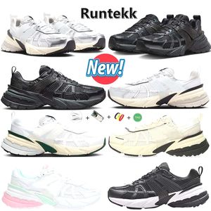 2024 Designer Runtekk V2k Running Shoes Men Women Runtekks Summit White Metallic Silver White Green Preto Rosa Milão Milão Mulheres Treinadores Esportivos