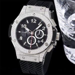 Mens Quartz Watch 44mm Dial Rubber Band Fashion Business Watches Life Waterproof Design Män armbandsur gåva Högkvalitativ klocka