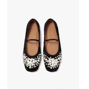 Pelle 2024 Lady Sheepskin Ladies Teli piatti Sandali Mary Jane Round Toe Rivets Summer Ballet Shoes Pearl the Patwalk Slip-On Fibbia di fibbia 34-43 Diamond 2510