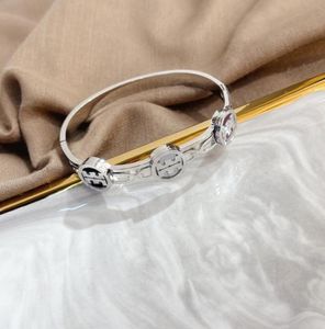 Nya fashionabla armband Kvinnor Bangle Designer smycken Crystal Rose Gold Sier Plated rostfritt stål Bra4871859