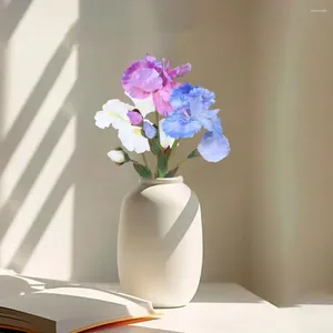 Dekorativa blommor simulerade iris konstgjorda eleganta grenar med gröna blad för hembröllop inomhus