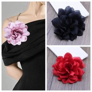 Brooches Vintage Camellia Flower Elegant Handmade Corsage Badge Small Fragrance High Sense Women