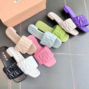 10a toppkvalitet kvinnor miui sandaler dhgate designer skjutreglage vintage toffel sommaren platt häl loafer män svart flip flop läder mule lyx slip på sandale