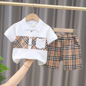 2024 Baby Boys Girls Designer Clothes Outfit Passar Barn Summer Cotton 1 2 3 4 5 år barn pojkar kläder set lapel tops t-shirt shorts