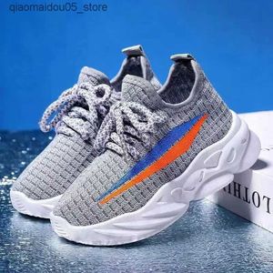 Sneakers Lekkie dziecięce buty do biegania 2023 Nowe oddychane powietrze z siatki sportowej buty sportowe Buty sportowe chłopcy i dziewczęta trener Walking Q240413