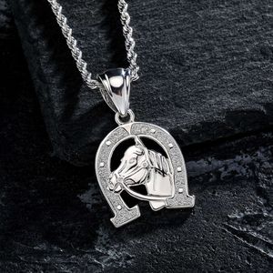 Punk Ny U-formad hästsko hänge halsband för mäns trendiga zodiakhalsband design mångsidig tillbehör isad ut ädelsten rappar smycken