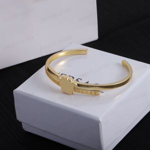 Designer Bangle Bracelet Classic Hollow Bracelets Without Closed Loop Correct Letter Chain Bracelet Unisex Birthday Gifts Jewelry with Box