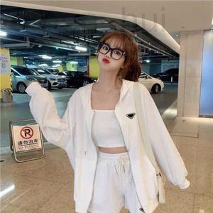 Designer Brand Women's Two Piece Pants Set Tracksuits Summer Inverted Triangle Collar Mid Hylse Shirt With Loose Shorts Casual Suit for Women